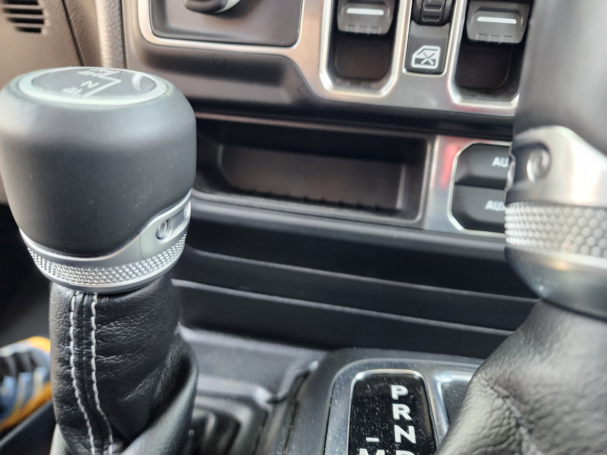"Ducky Smash" Phone Mount for Jeep Wrangler/Gladiator 2018 - 2025 image 10