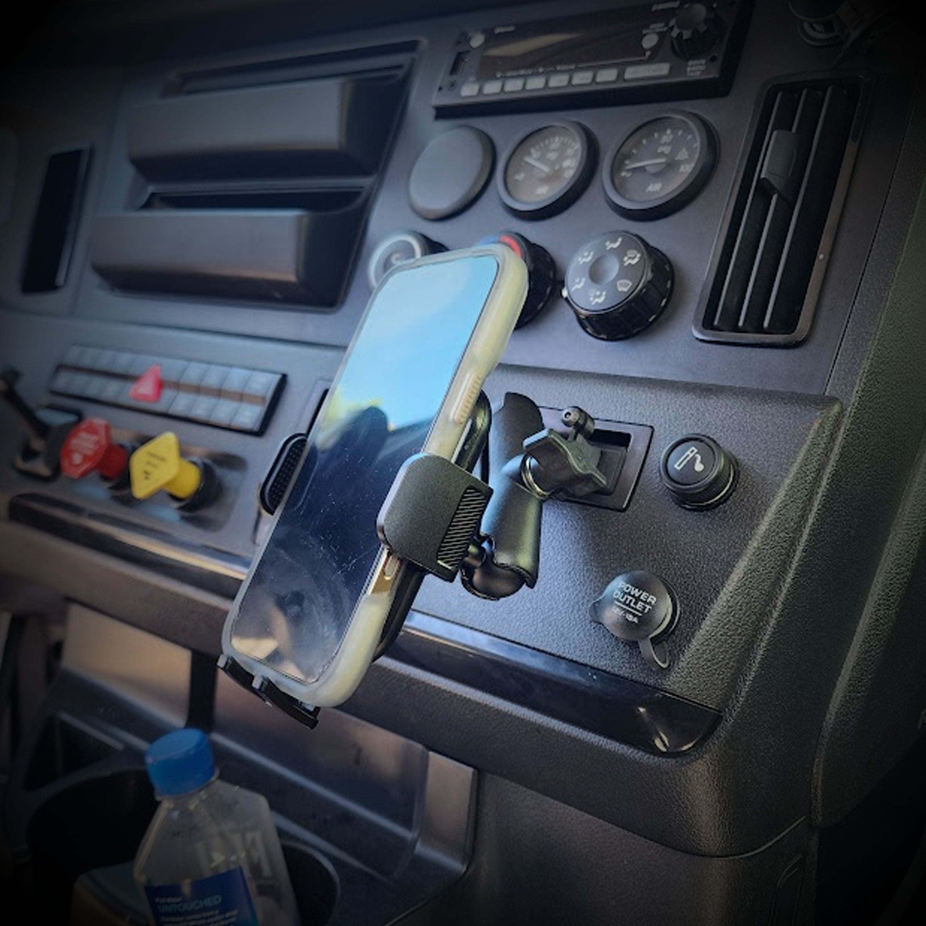 Freightliner Cascadia Phone Mount | 2018-2026 New Body | RAM Compatible Mount image 4