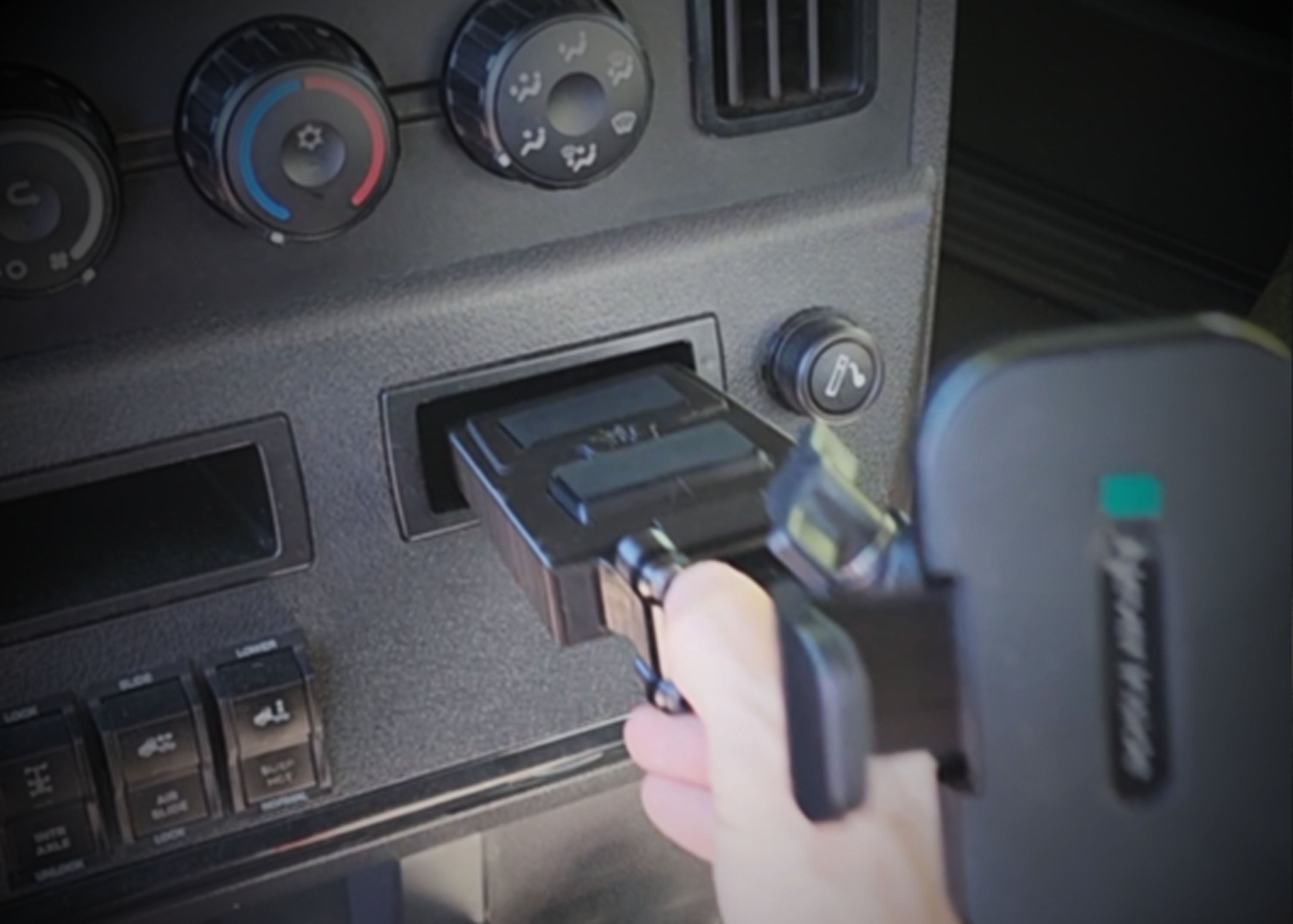 Freightliner Cascadia Phone Mount | 2018-2026 New Body | RAM Compatible Mount image 2