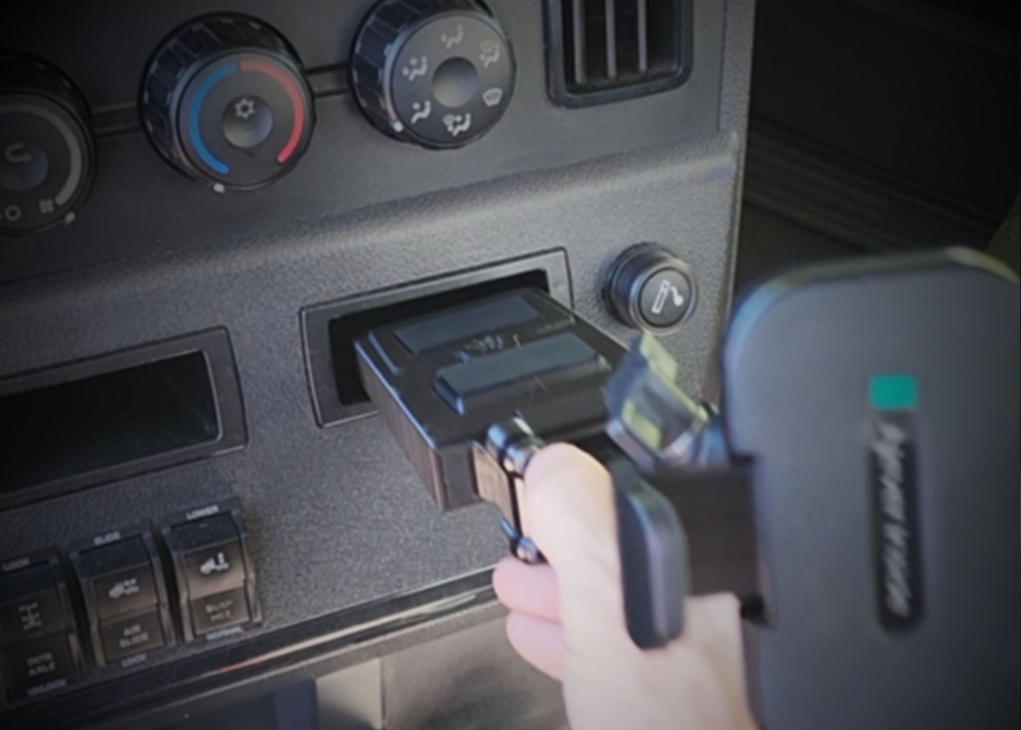 Freightliner Cascadia Phone Mount | 2018-2026 New Body | RAM Compatible Mount image 2