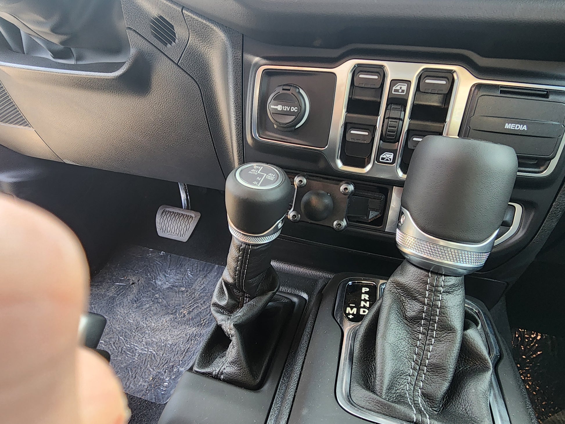 "Ducky Smash" Phone Mount for Jeep Wrangler/Gladiator 2018 - 2025 image 4