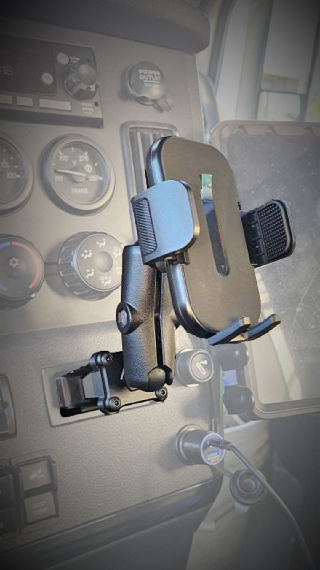 Freightliner Cascadia Phone Mount | 2018-2026 New Body | RAM Compatible Mount image 7